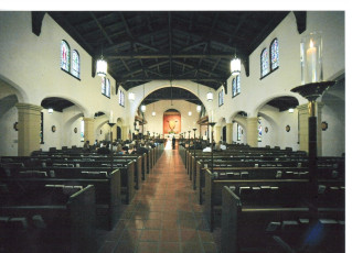 Interior-sanctuary-St-James