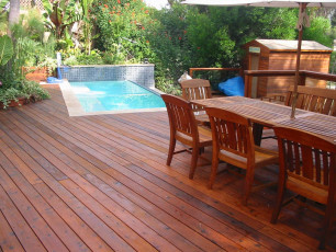 Wood-deck-and-furniture-refinish