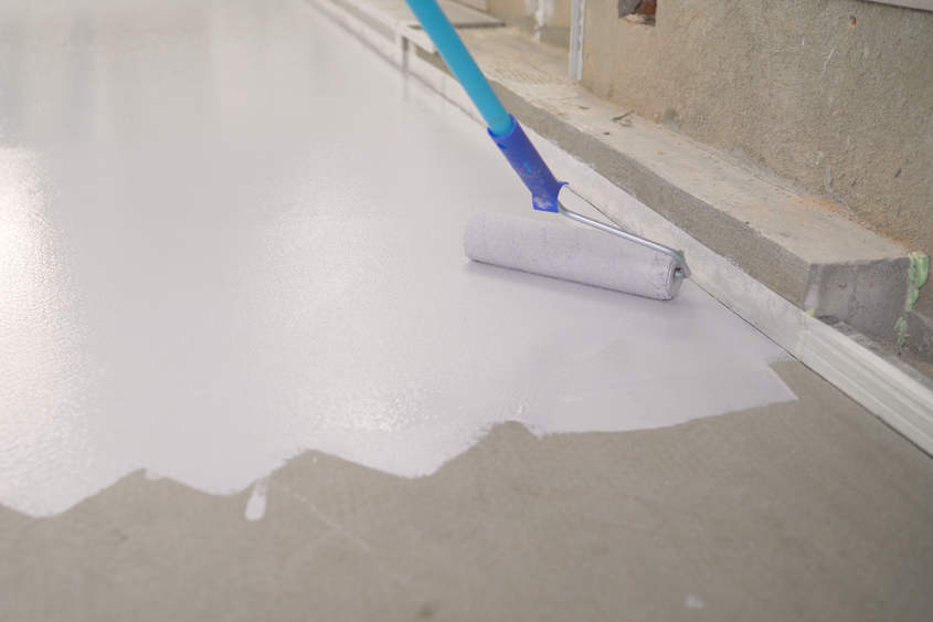 Contract,Painter,Painting,Garage,Floor,To,Speed,Up,Selling,Of