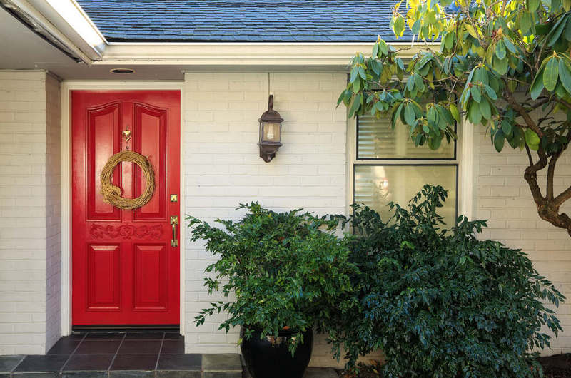 The Benefits of Painting a Brick Home